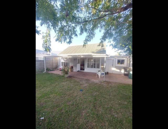 2 BEDROOM PROPERTY TO RENT IN BLOUBERGSTRAND